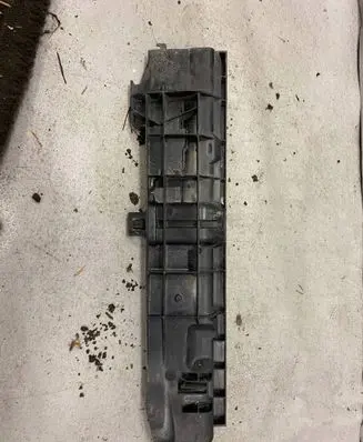 BMW 1 E81 E87 Radiator mount bracket 7524912