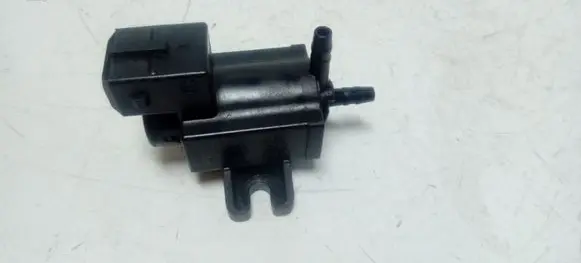 Opel Astra J Vacuum valve 8972882491