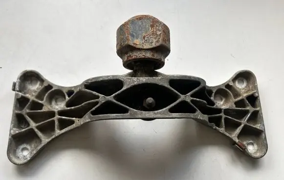 BMW 7 E38 Gearbox mounting bracket 1092321