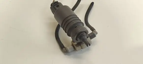 Volkswagen Golf V Windscreen/windshield washer pump