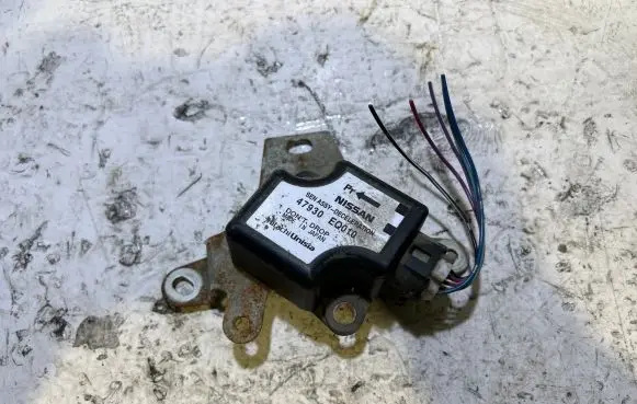 Nissan X-Trail T30 ESP acceleration yaw rate sensor 47930EQ010