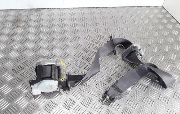 Mazda MPV Front seatbelt