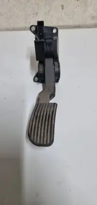 Mercedes-Benz Vito Viano W638 Accelerator throttle pedal A9013000504 081300082 0281002337