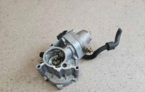 Audi Q5 SQ5 Vacuum pump 06L145100B 06L127025M