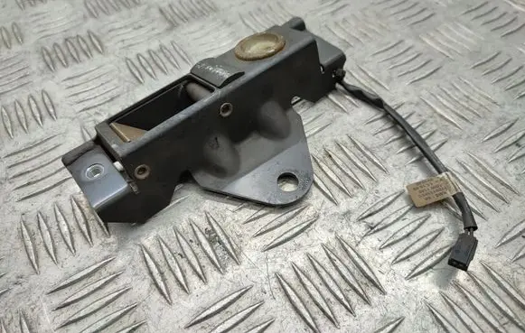 Volkswagen Golf VI Convertible roof lock/latch 8P7871444D
