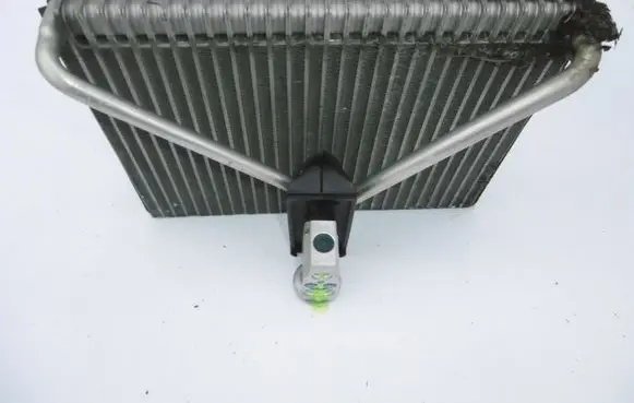 Volvo XC90 A/C cooling radiator (condenser)