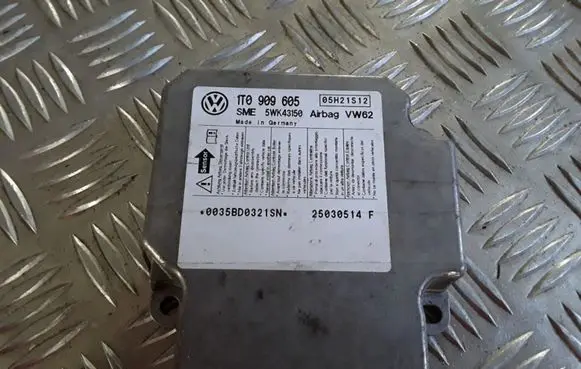 Volkswagen Touran I Airbag control unit/module 1T0909605 5WK43150