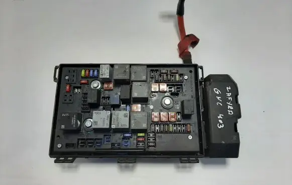 Opel Zafira C Fuse module 13368644