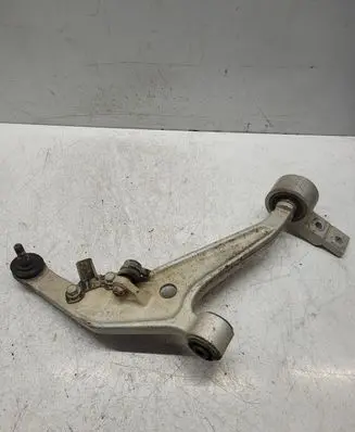 Nissan X-Trail T30 Front lower control arm/wishbone 637R