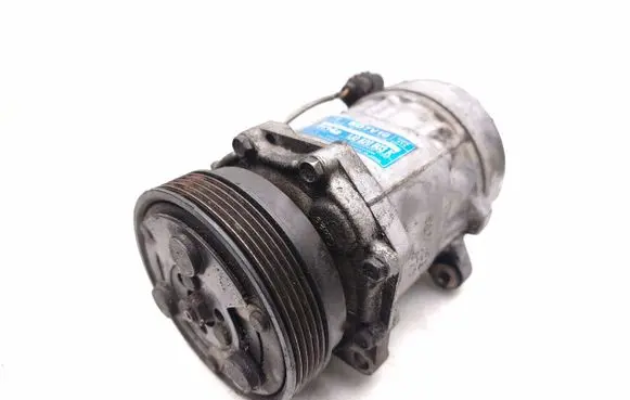 Volkswagen Golf IV Air conditioning (A/C) compressor (pump) 1J0820803K