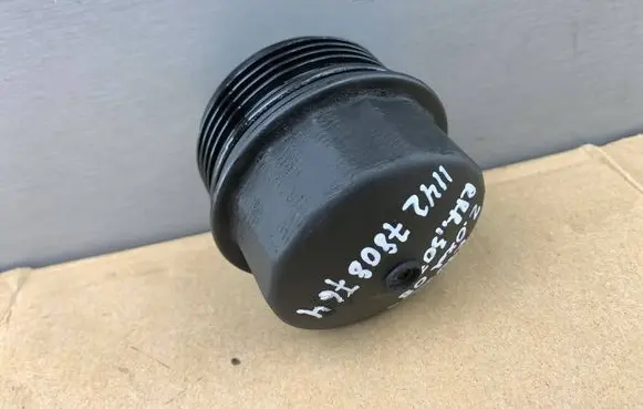 BMW 3 E90 E91 Oil filler cap 7808764 11427808764 11427802118
