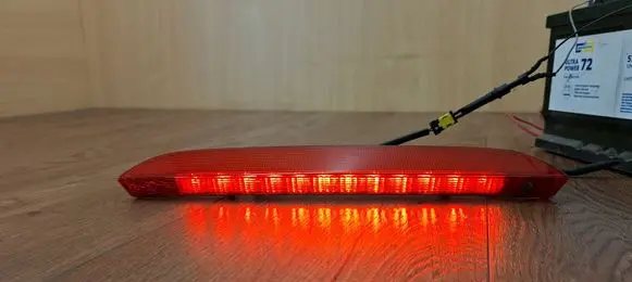 Third/center stoplight