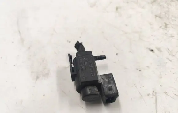 BMW 5 E39 Turbo solenoid valve 7810831 70231600