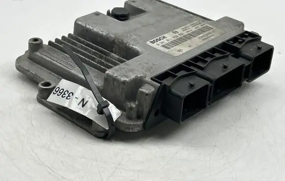 Opel Vivaro Engine control unit/module 0281011890 1039S06027 8200402578