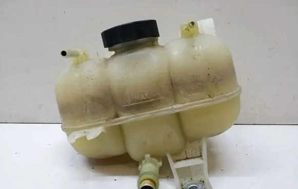 Chrysler Pacifica Coolant expansion tank/reservoir 68217323AA