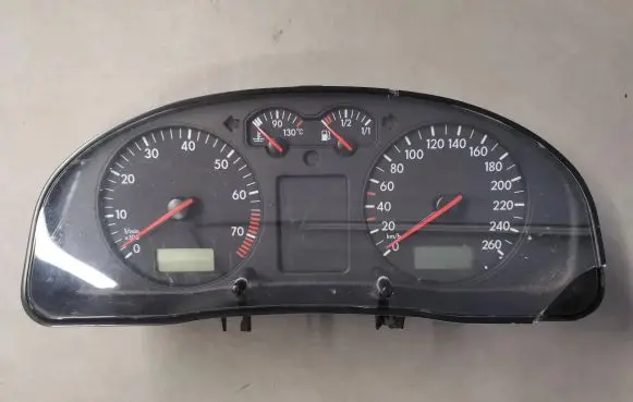 Volkswagen PASSAT B5 Speedometer (instrument cluster) 110008920027