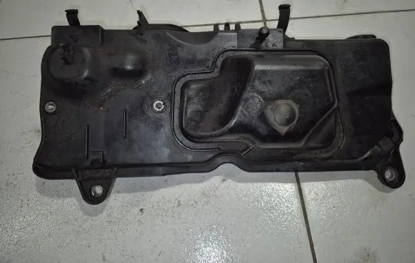 Renault Master III Rocker cam cover 175B18320R