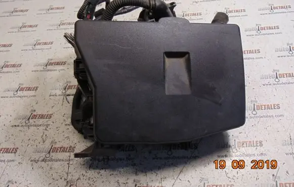 Toyota Avensis T250 Fuse box set 8211105F81