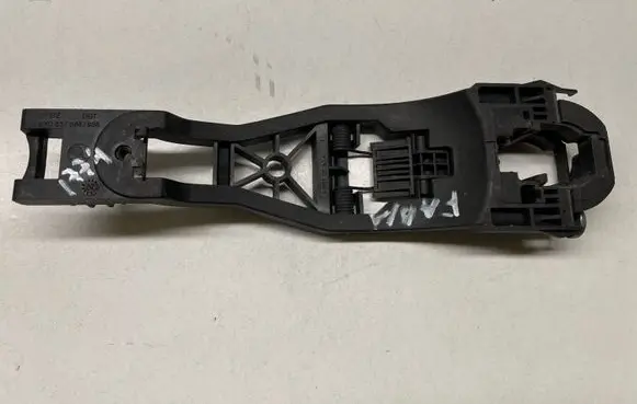 Skoda Octavia Mk2 (1Z) Front door exterior handle/bracket 6Y0837885 6Y0837886