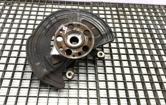 Mercedes-Benz A W176 Front wheel hub spindle knuckle 