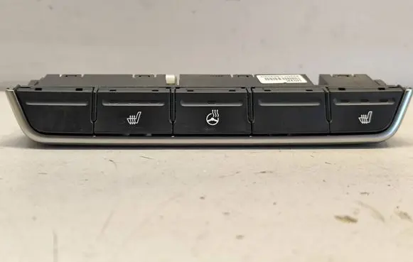 KIA Sorento Seat heating switch 93300C5020WK