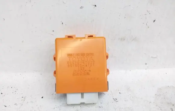 Toyota Prius (XW30) Central locking relay 8597047020 05155004171