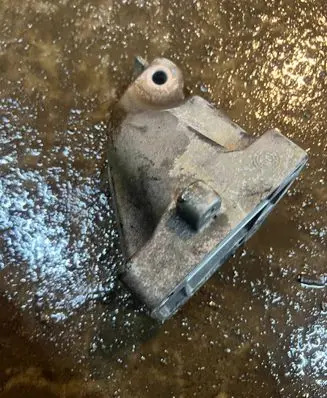 Mercedes-Benz E W211 Engine mounting bracket A6422230104