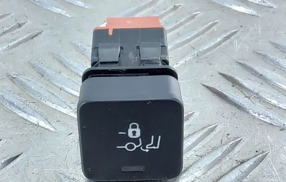 Citroen DS7 Crossback Tailgate opening switch 9810617677