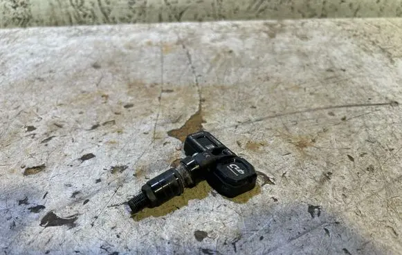 Hyundai i20 (PB PBT) Tire pressure sensor VS62U032 2003240021211387