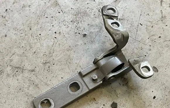 BMW X5 E70 Loading door upper hinge 7170921