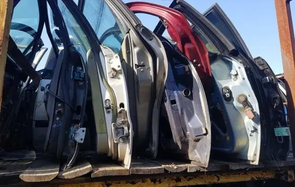 Mazda 626 Rear door pilkos