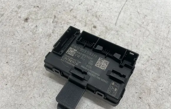 Audi A4 S4 B9 Door control unit/module 8W0959593H