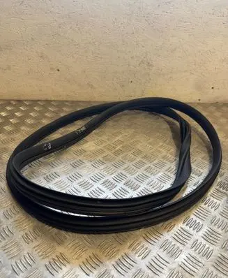 Honda CR-V Rubber seal front door (on door) 