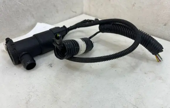 Peugeot 2008 II Windscreen/windshield washer pump 9825894180 9825893480