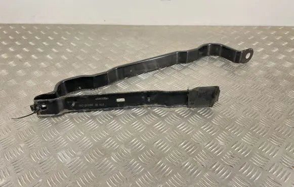 Fuel tank mounting bracket
