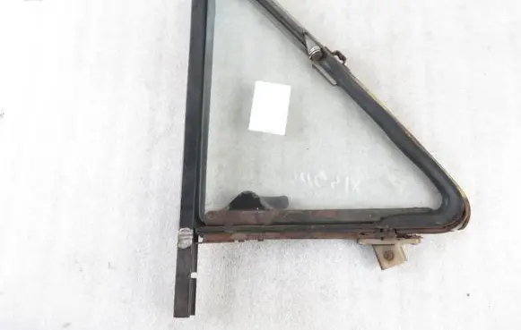 Fiat 126 Front triangle window/glass 