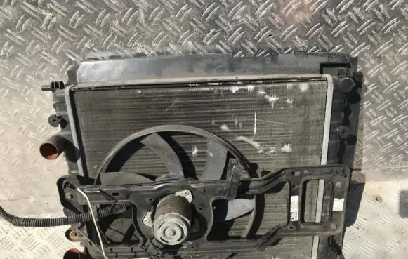 Renault Kangoo I Coolant radiator 7700836301g 856462e