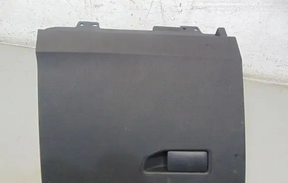 Peugeot 3008 II Glove box