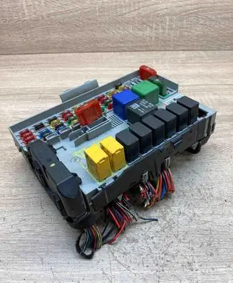 Opel Astra G Fuse module 24412497 24431677