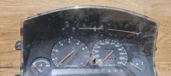 Mazda 626 Speedometer (instrument cluster) GL84C