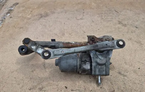Volkswagen Touran I Front wiper linkage and motor 1T0955024E