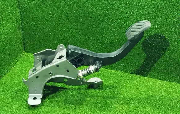 Mercedes-Benz Citan II W420 Clutch pedal 465033751R 09636217 0150100210