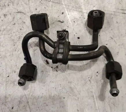 BMW 5 E60 E61 Fuel injector supply line/pipe 