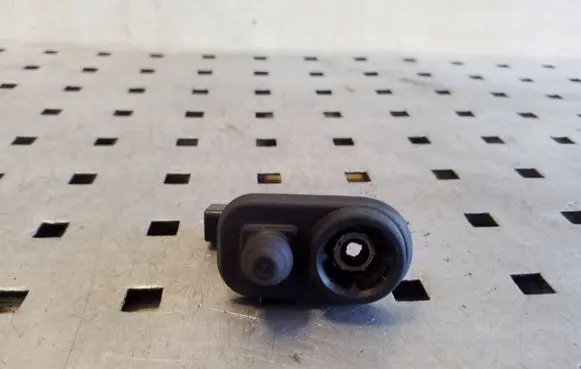 Suzuki Grand Vitara II Front door sensor 
