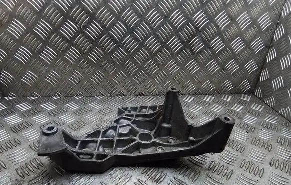 Volkswagen PASSAT B6 Engine mounting bracket 03G199207E