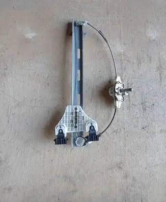 Rear door manual window regulator