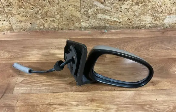 Nissan Almera Tino Front door electric wing mirror E11025541 E11015541