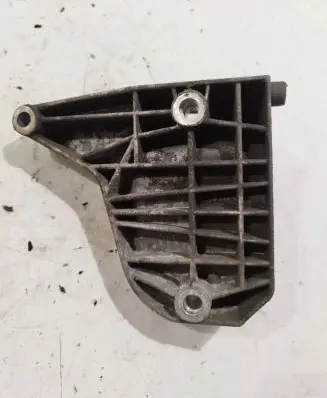 BMW 1 E81 E87 Power steering pump mounting bracket 7794455