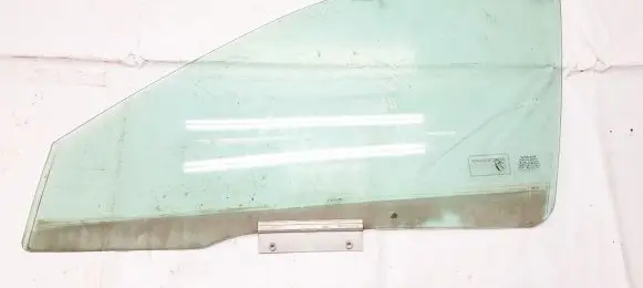 Volvo S40, V40 Front door window glass four-door