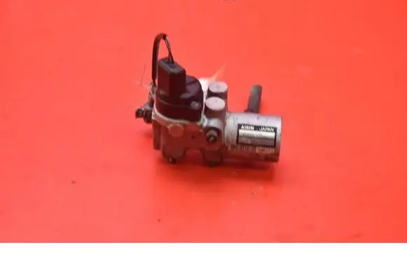 Toyota Prius (NHW20) Master brake cylinder 47270-47010